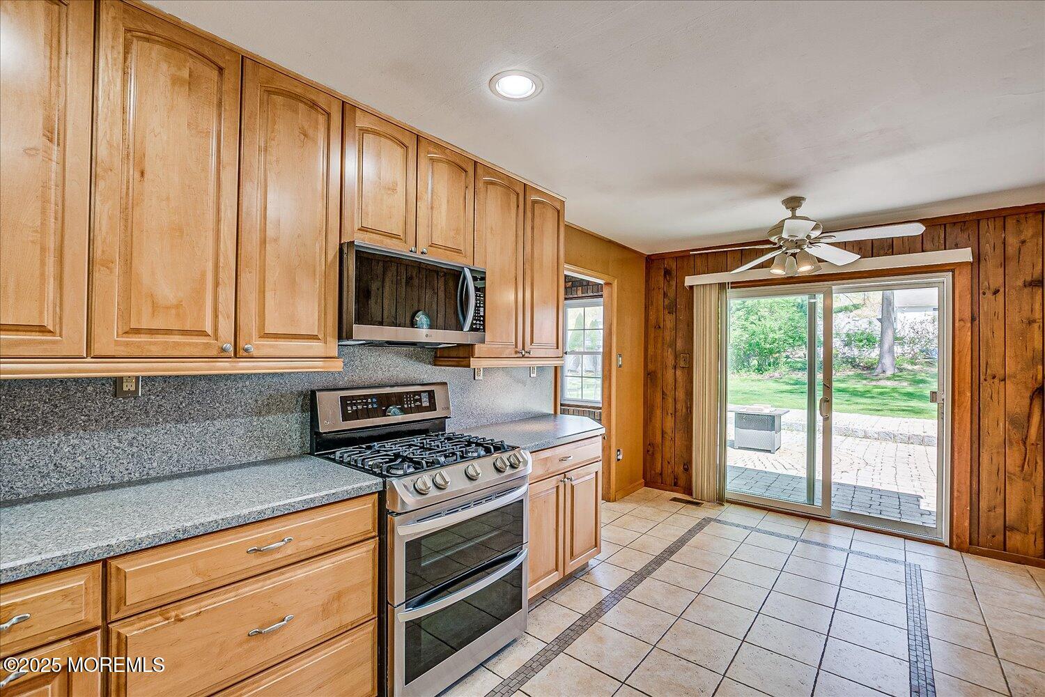 14 Clinton Drive, Manalapan, New Jersey image 22
