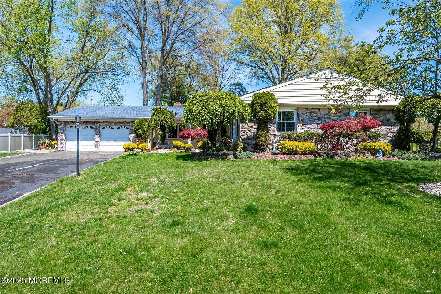 14 Clinton Drive, Manalapan, New Jersey image 2