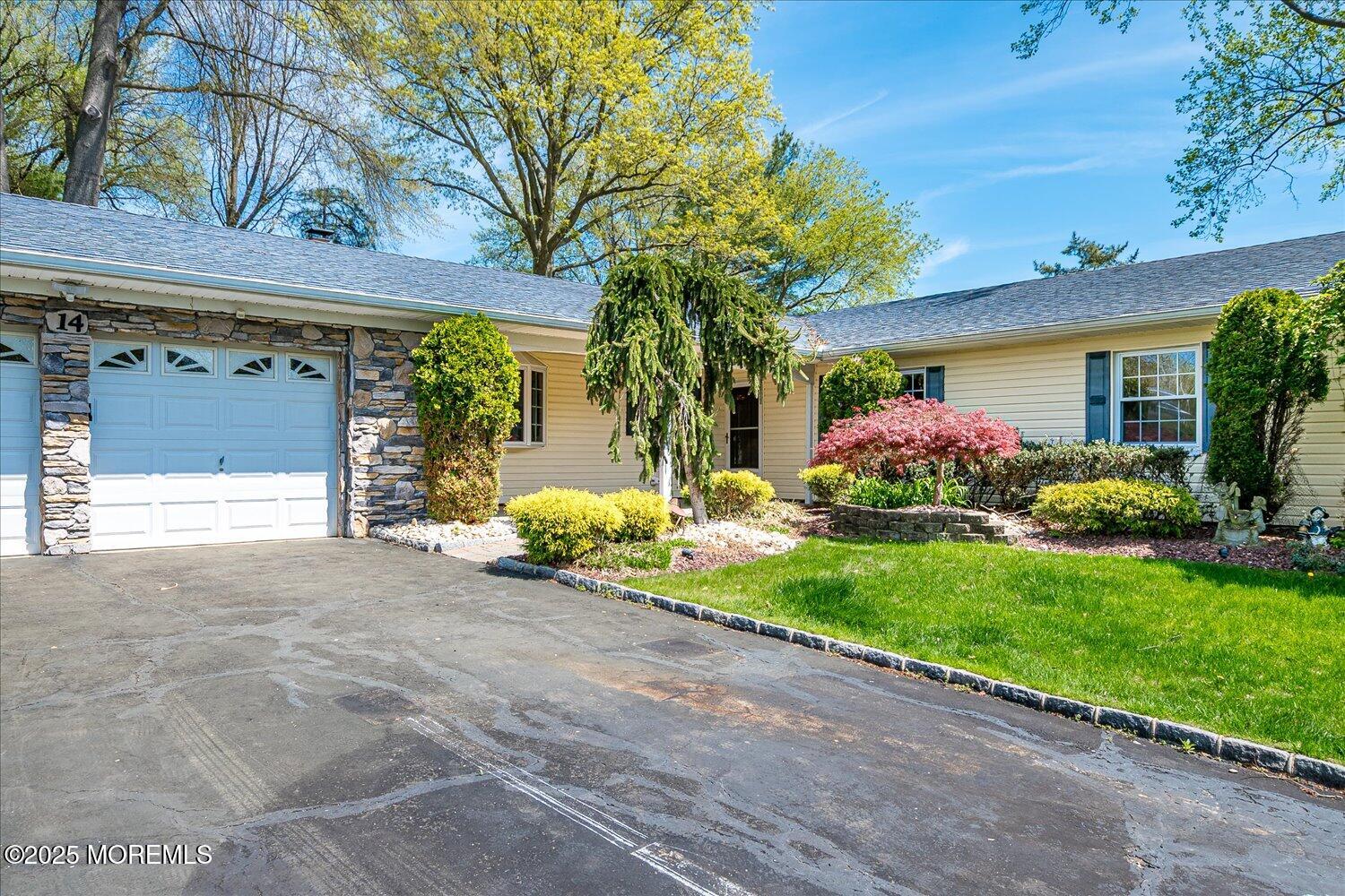 14 Clinton Drive, Manalapan, New Jersey image 5