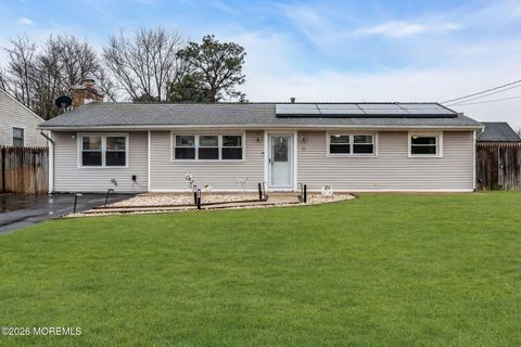 Photo of 31 Colgate Drive, Toms River, NJ 08757 (MLS # 22601836)