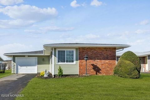 Homes For Sale - 121 Whittier Road<br/> Brick, NJ 08724