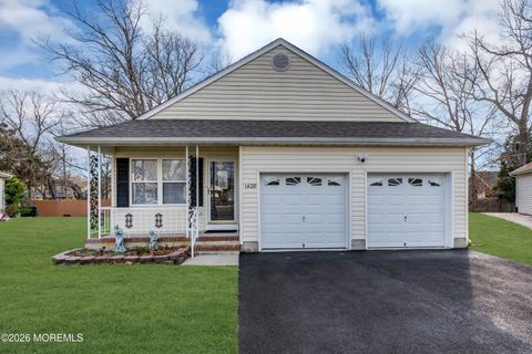 Homes For Sale - 1428 Petunia Way<br/> Ocean County, Toms River, NJ 08755