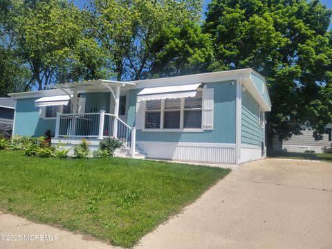 Homes For Sale - 131 Douglas Drive<br/> Jackson, NJ 08527