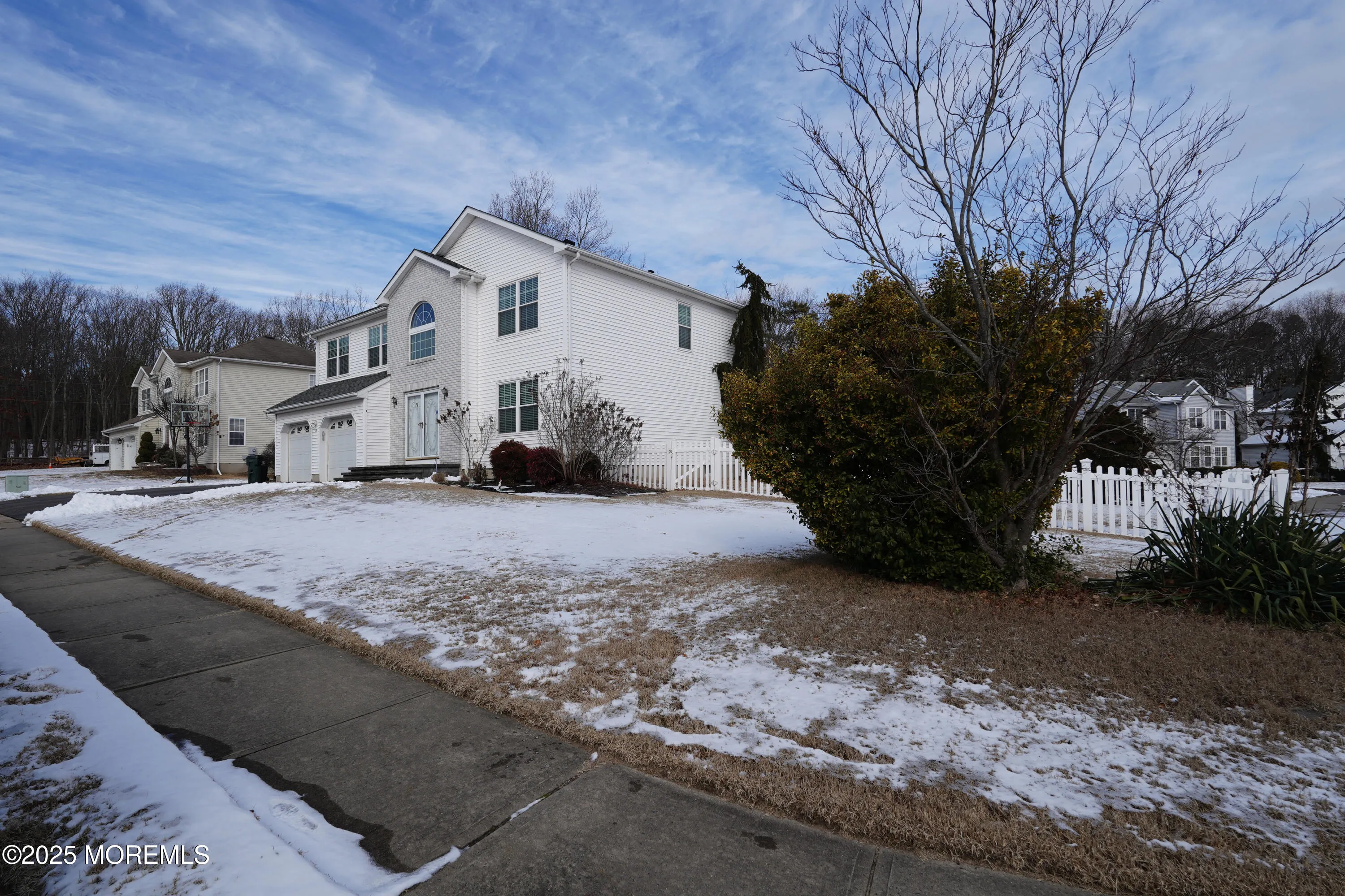 Howell, New Jersey 07731, United States, 4 Bedrooms Bedrooms, ,3 BathroomsBathrooms,Residential,Pending,15688