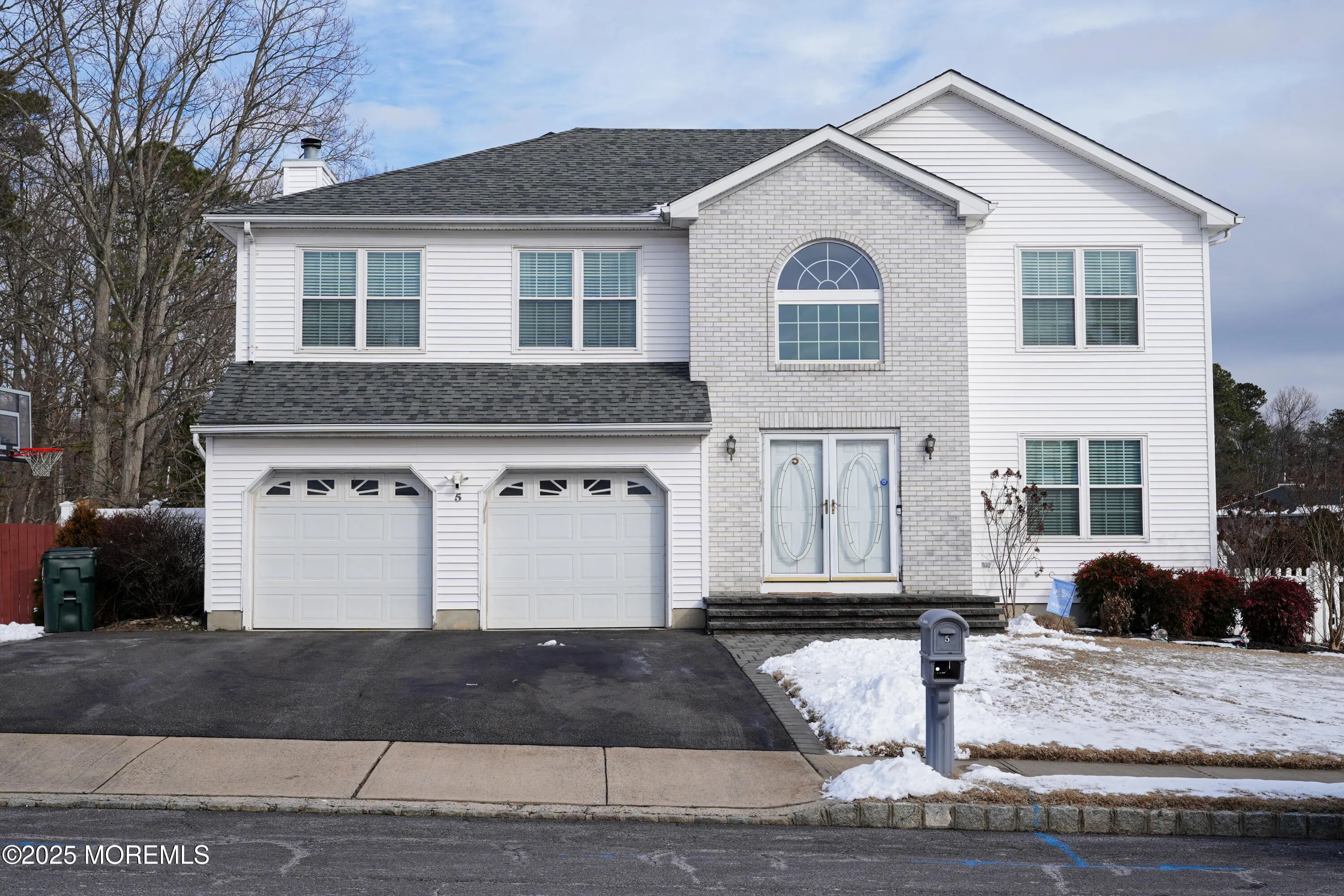 Howell, New Jersey 07731, United States, 4 Bedrooms Bedrooms, ,3 BathroomsBathrooms,Residential,Pending,15688