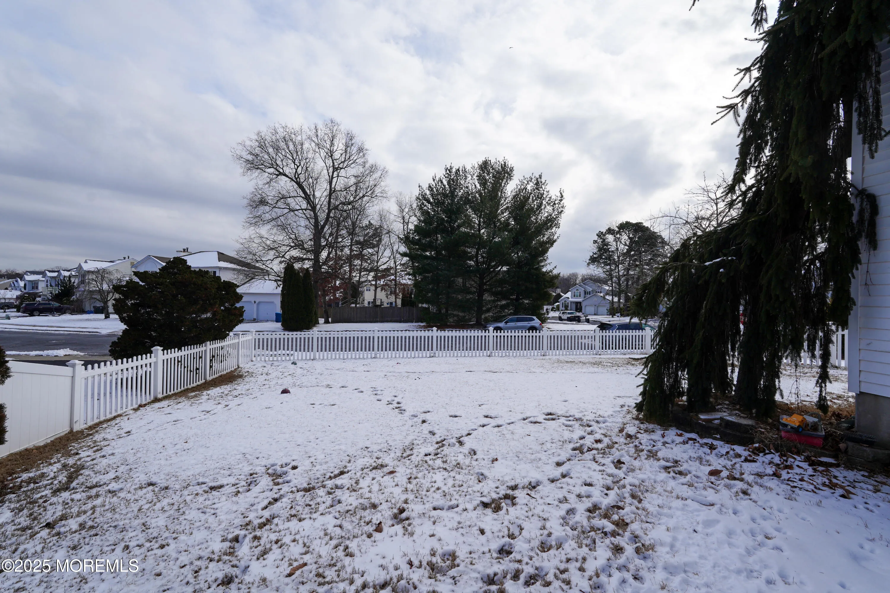 Howell, New Jersey 07731, United States, 4 Bedrooms Bedrooms, ,3 BathroomsBathrooms,Residential,Pending,15688