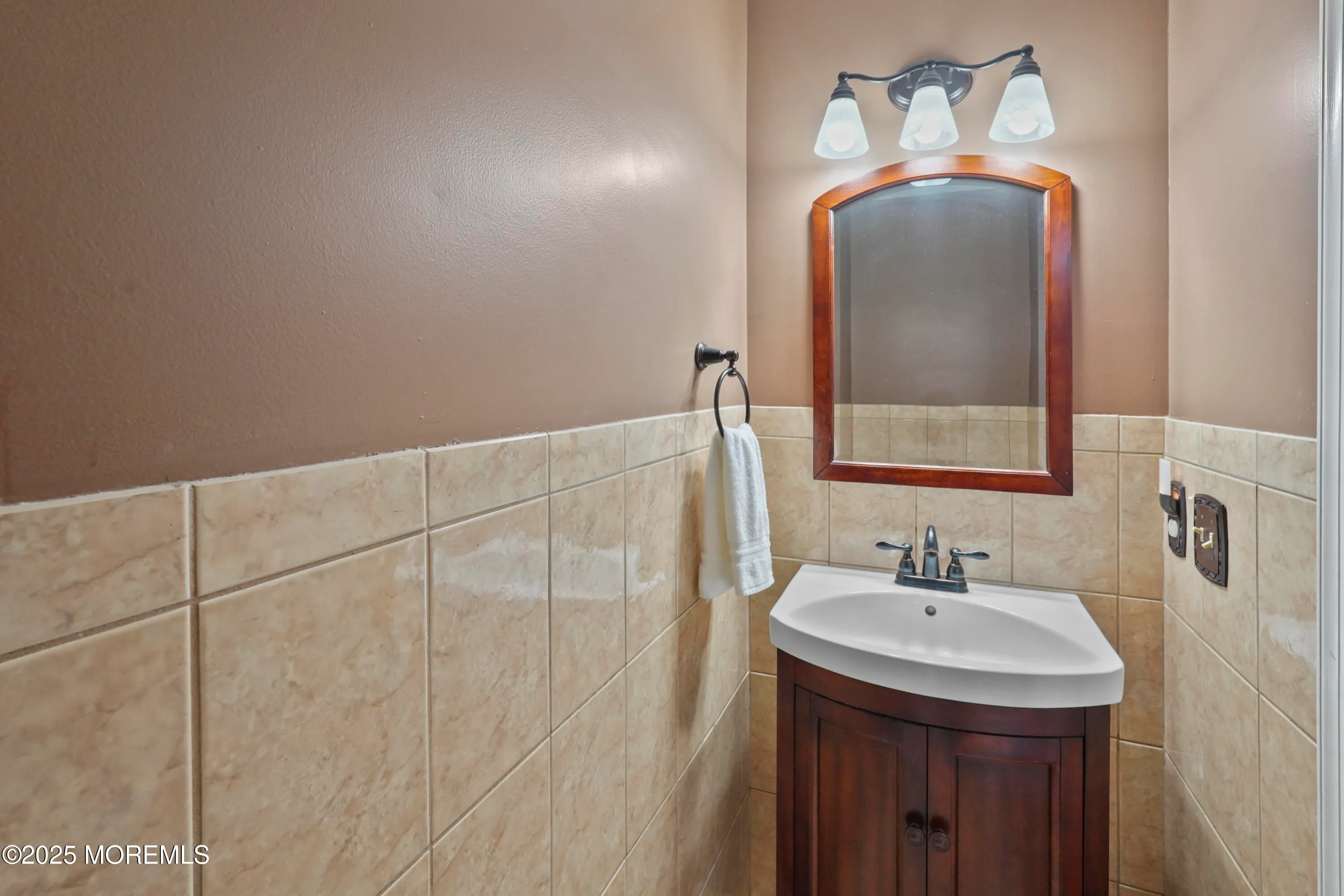 Howell, New Jersey 07731, United States, 4 Bedrooms Bedrooms, ,3 BathroomsBathrooms,Residential,Pending,15688