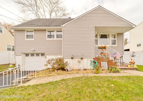 Photo of 33 Menlo Avenue, Metuchen, NJ 08840 (MLS # 22601579)