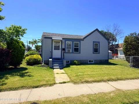 Homes For Sale - 26 Thomas Street<br/> Toms River, NJ 08753
