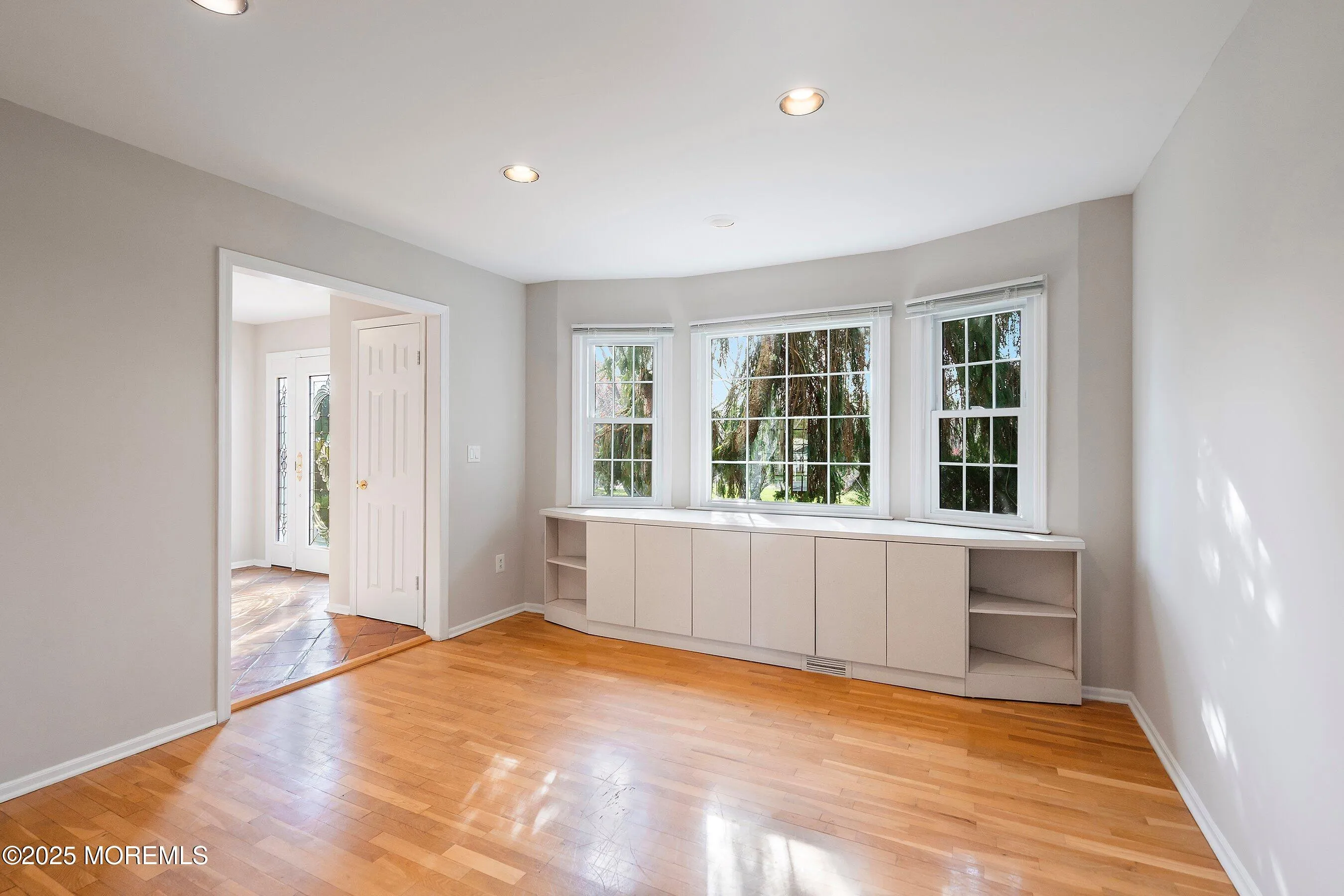 Millstone, New Jersey 08535, United States, 4 Bedrooms Bedrooms, ,3 BathroomsBathrooms,Residential,Pending,103258