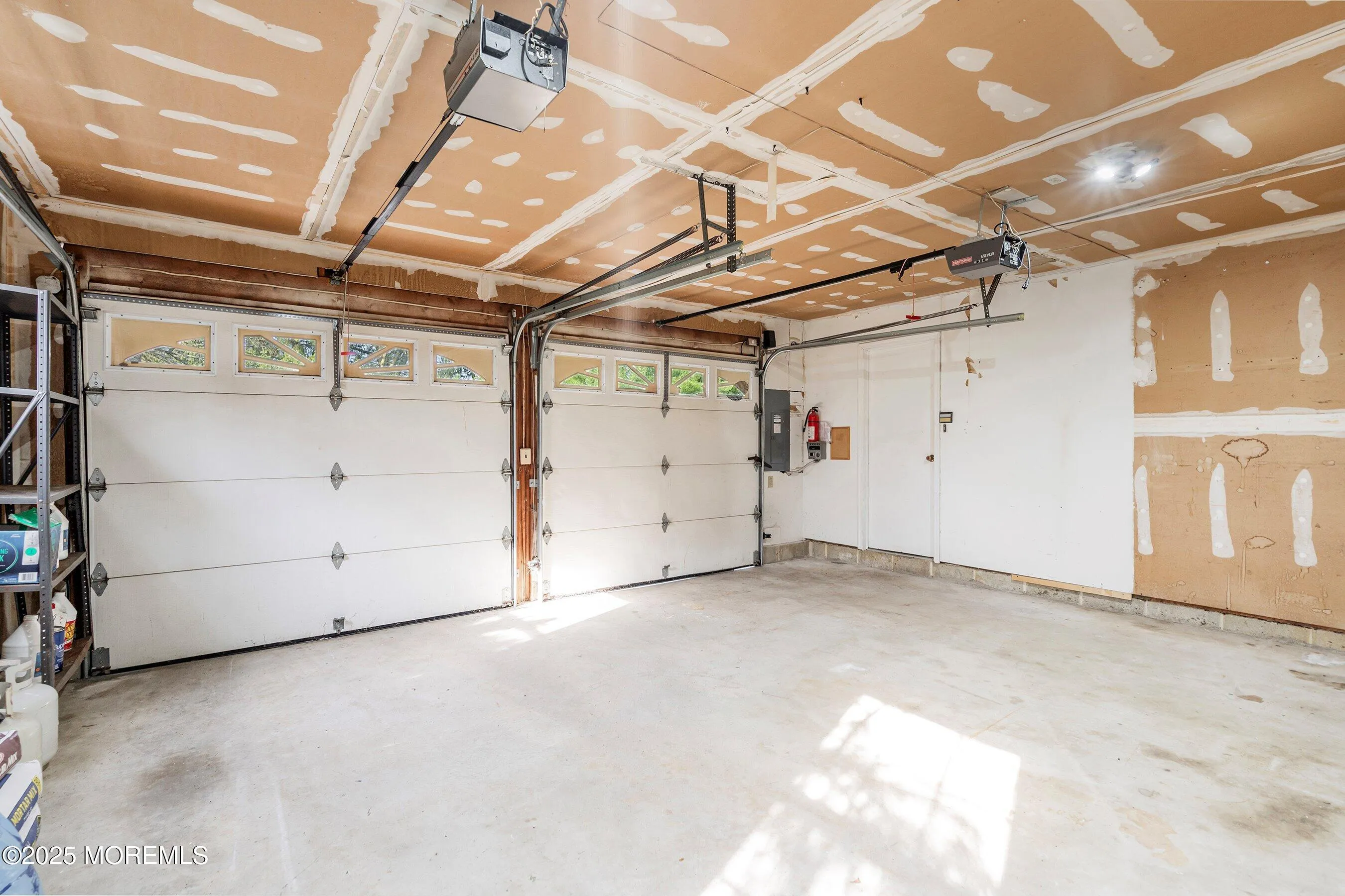 Millstone, New Jersey 08535, United States, 4 Bedrooms Bedrooms, ,3 BathroomsBathrooms,Residential,Pending,103258