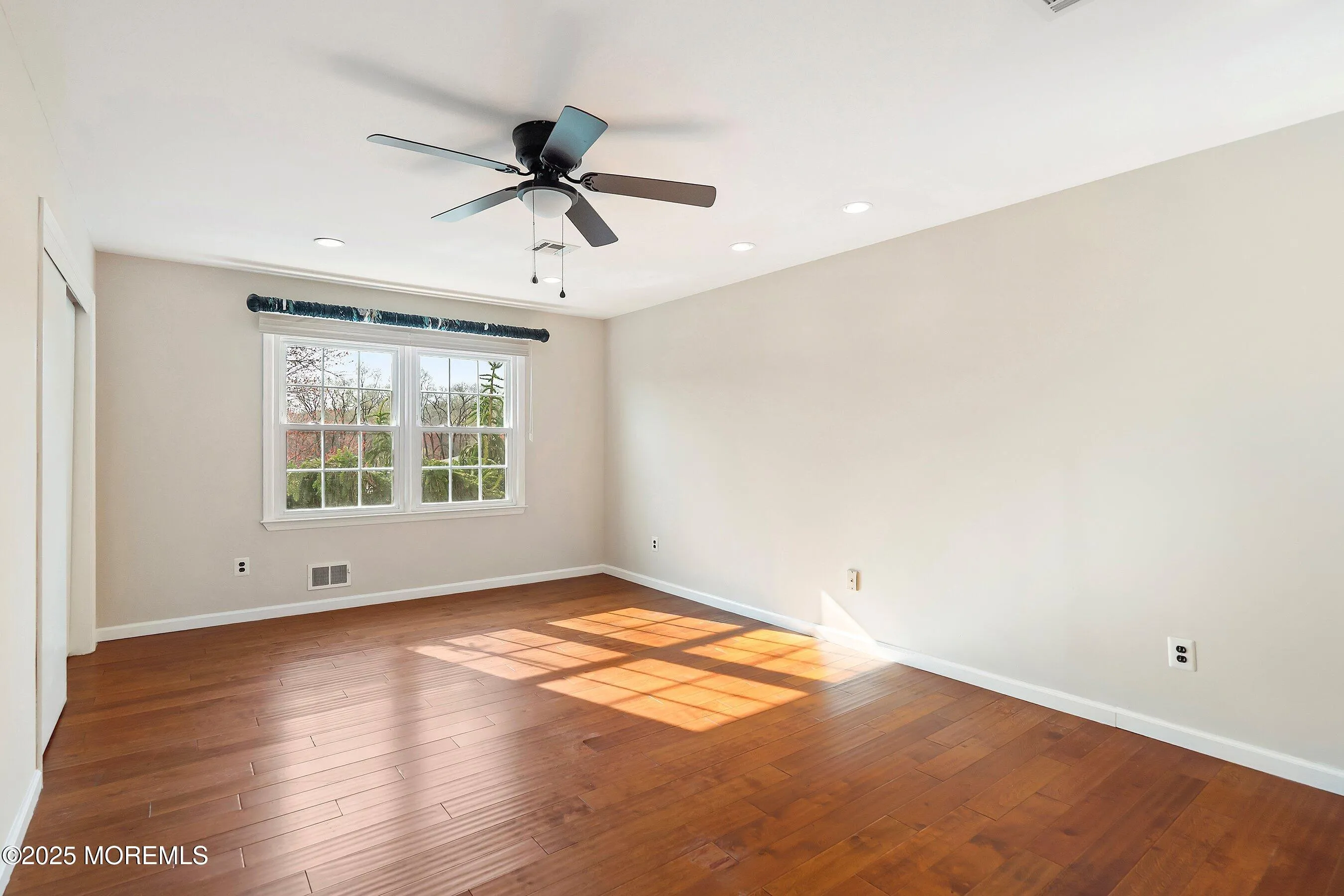 Millstone, New Jersey 08535, United States, 4 Bedrooms Bedrooms, ,3 BathroomsBathrooms,Residential,Pending,103258