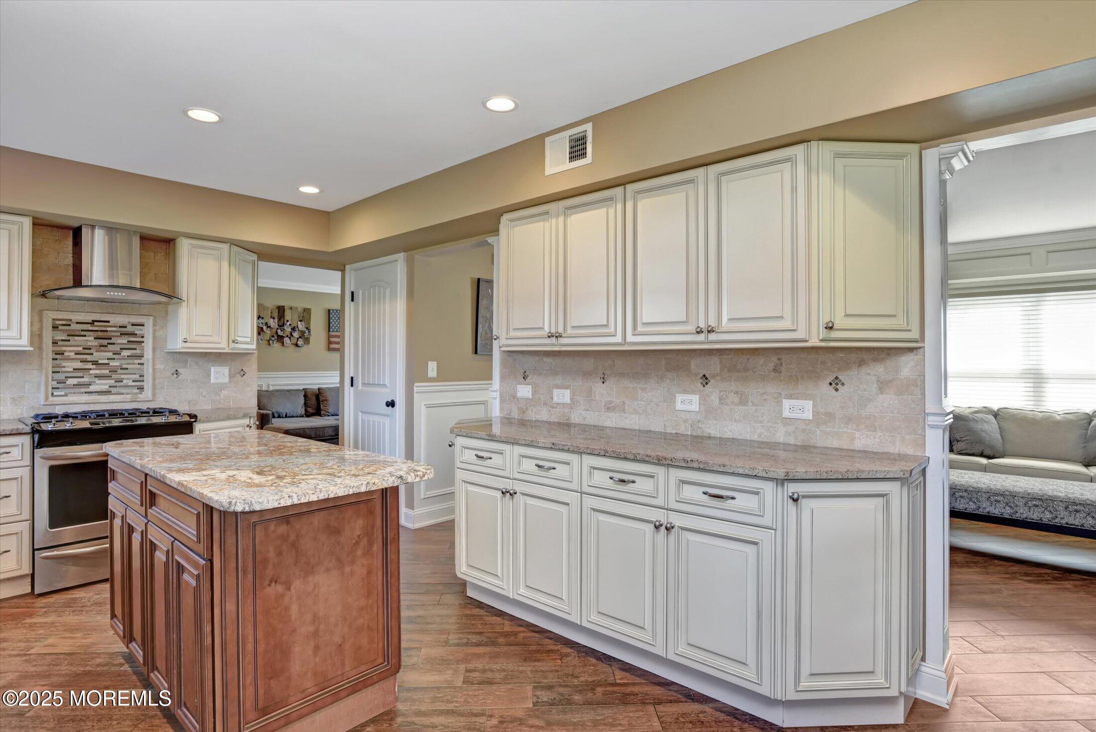 150 Sweetmans Lane, Manalapan, New Jersey image 8