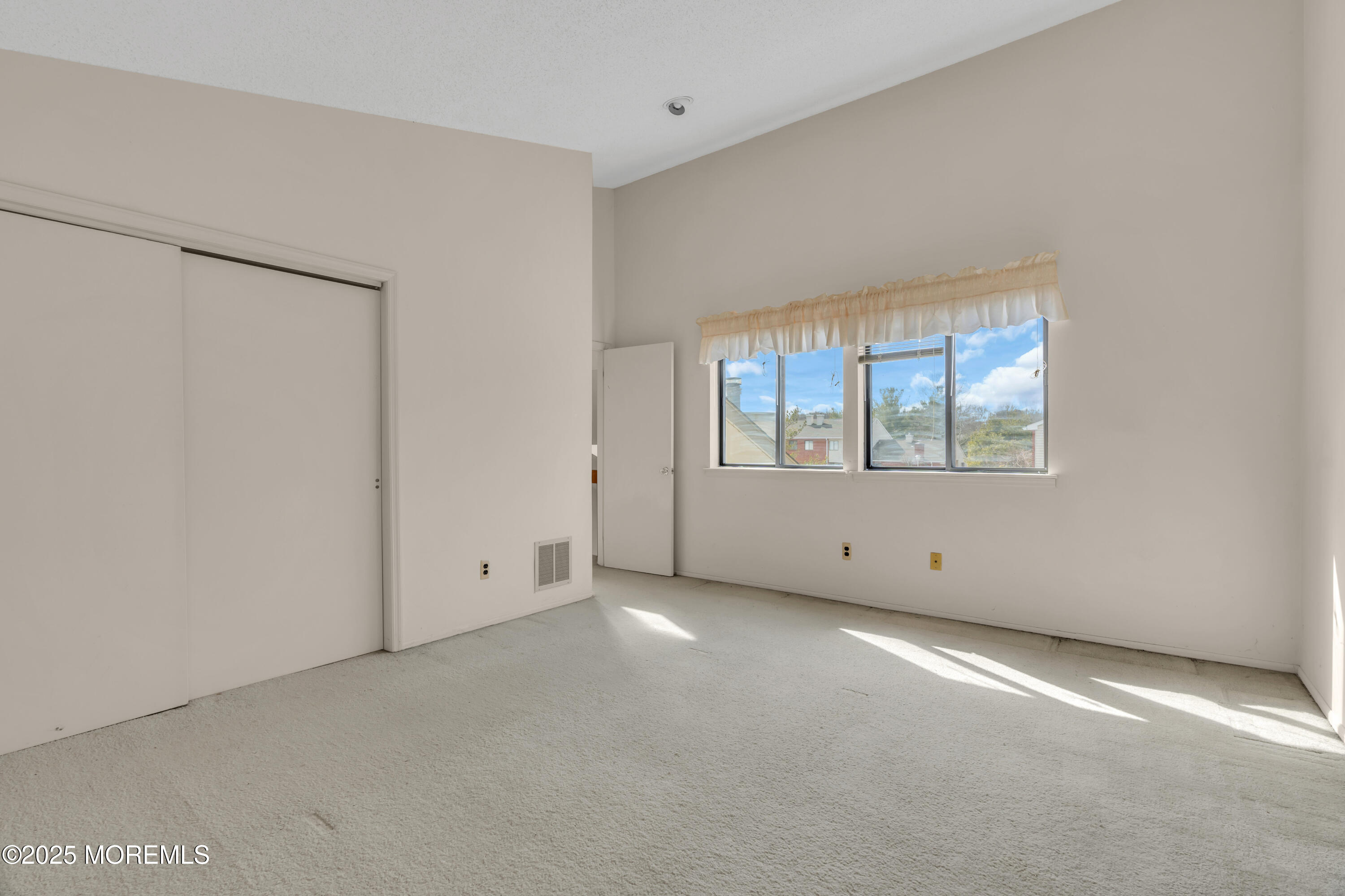 121 Community Circle, Old Bridge, New Jersey image 26