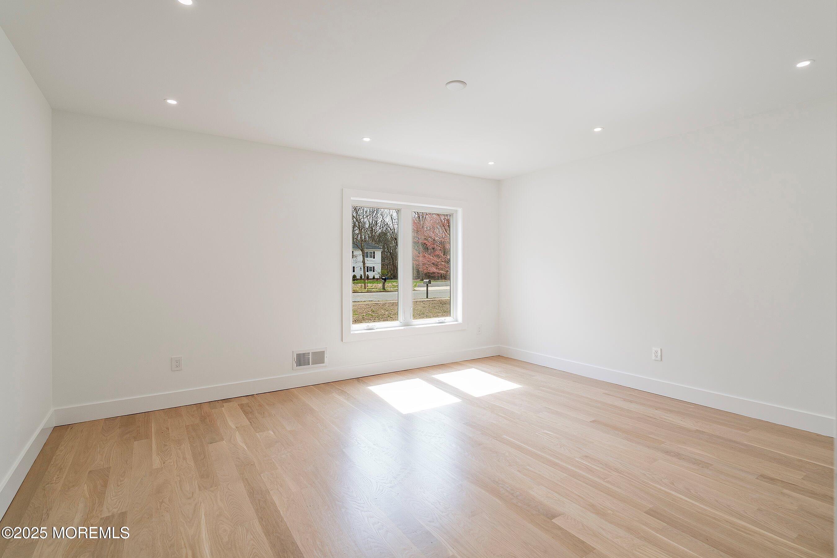 527 Woodview Road, Toms River, New Jersey image 34