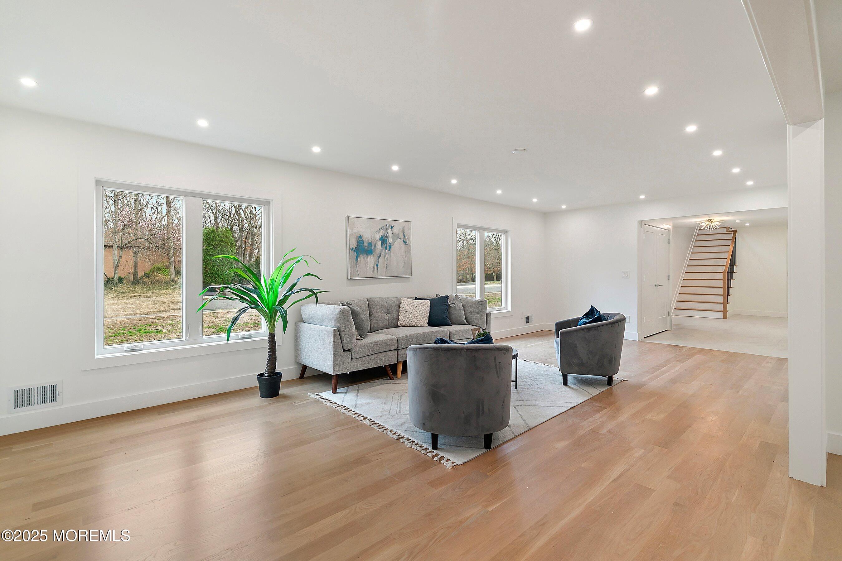 527 Woodview Road, Toms River, New Jersey image 18