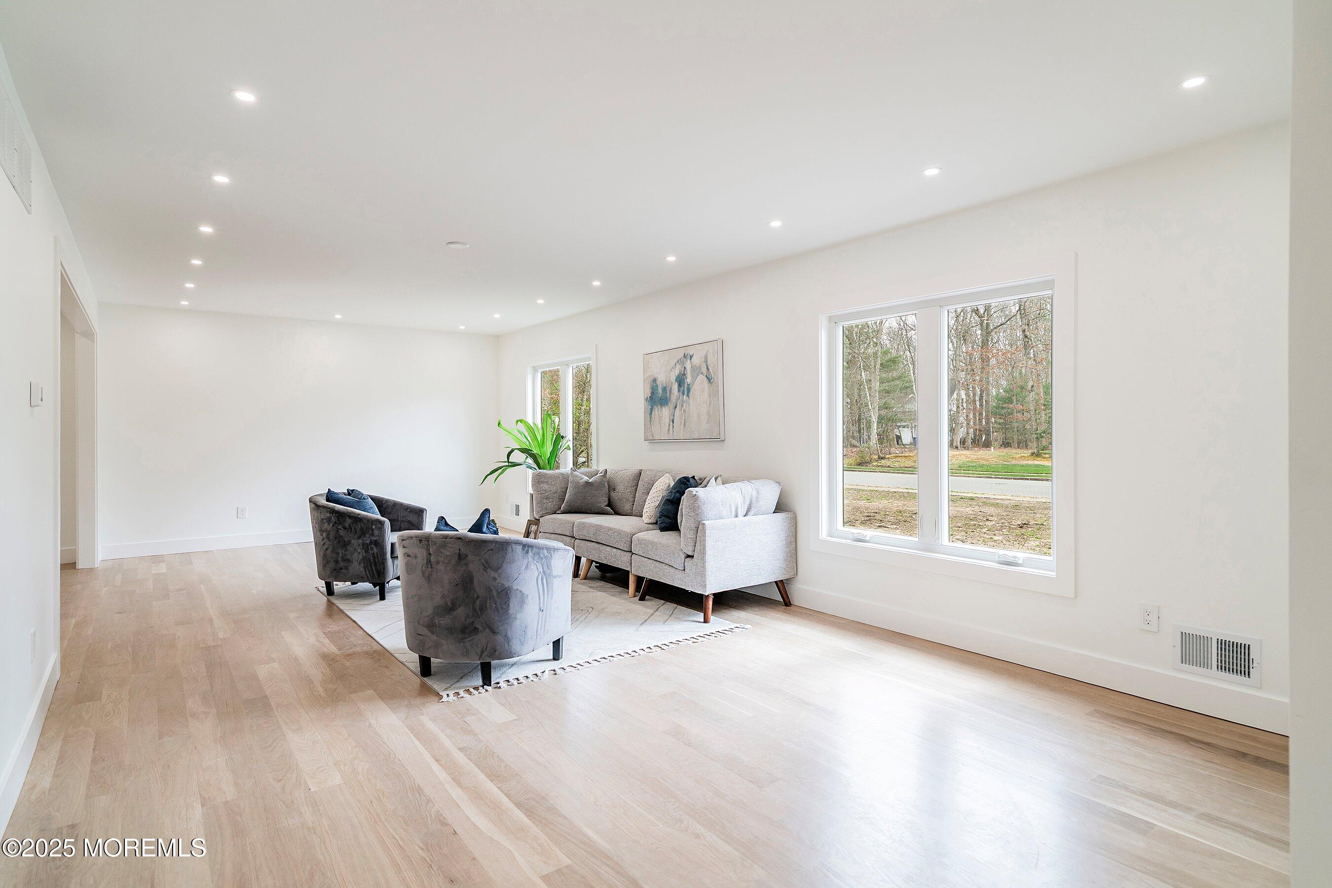 527 Woodview Road, Toms River, New Jersey image 17