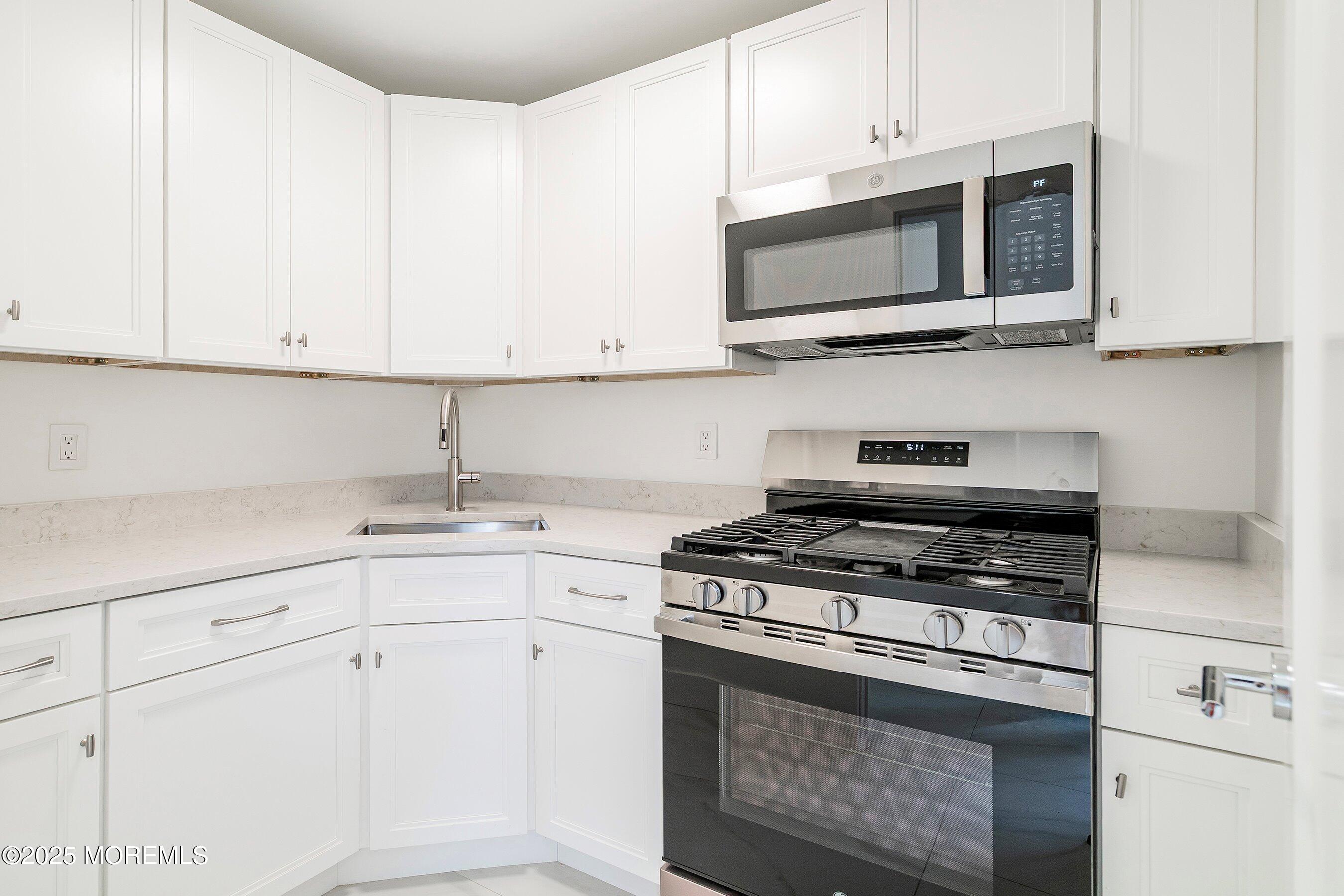 527 Woodview Road, Toms River, New Jersey image 23