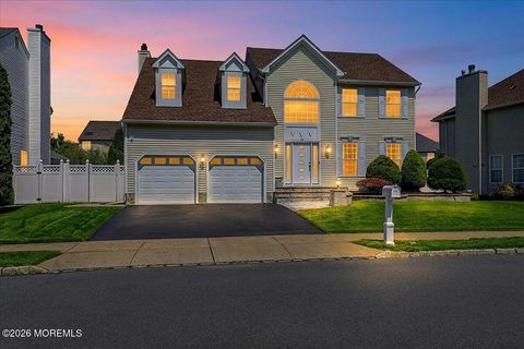 Homes For Sale - 18 Trish Court<br/> Matawan, NJ 07747
