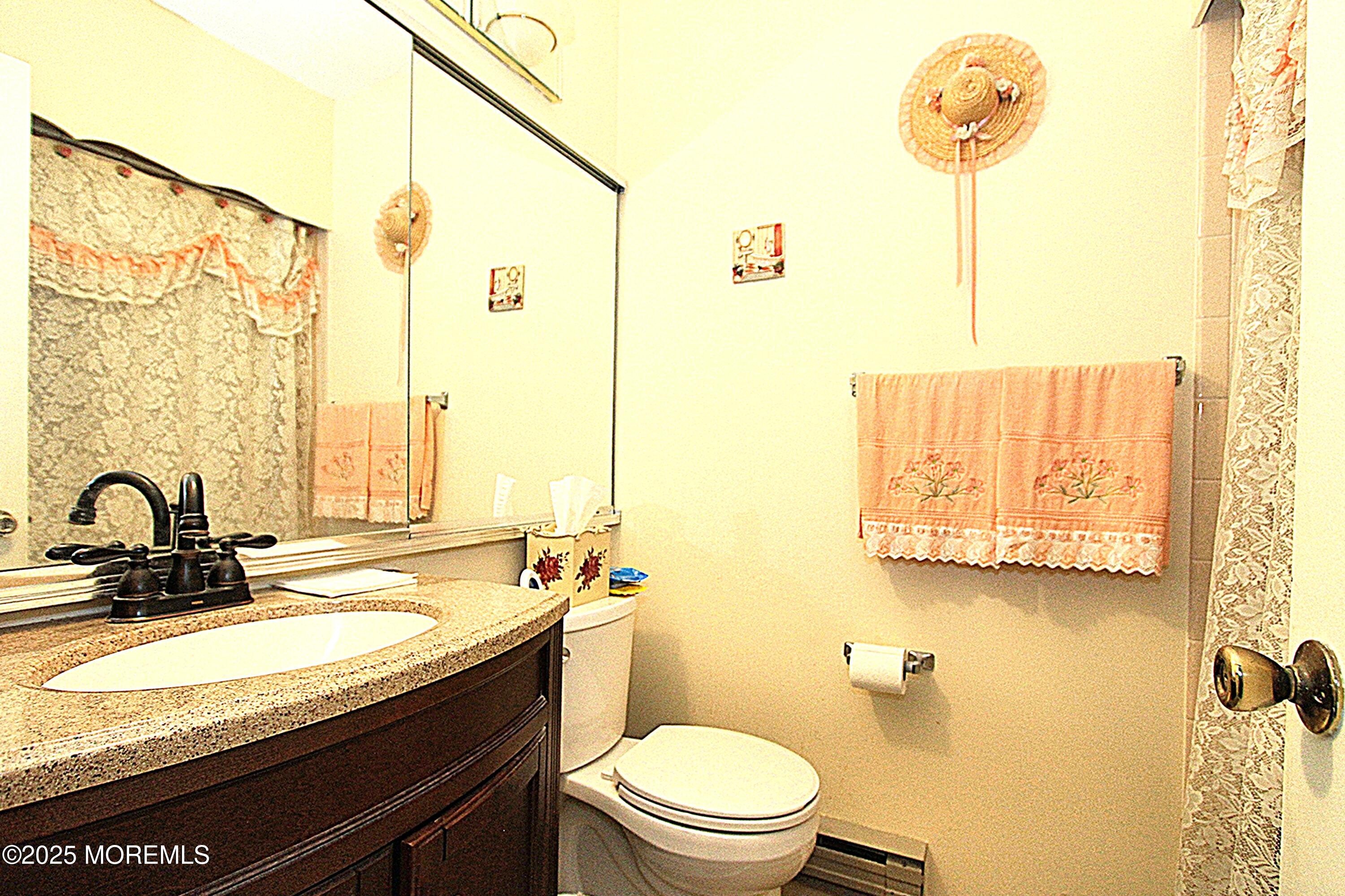 77 Overlook Way #B, Manalapan, New Jersey image 16
