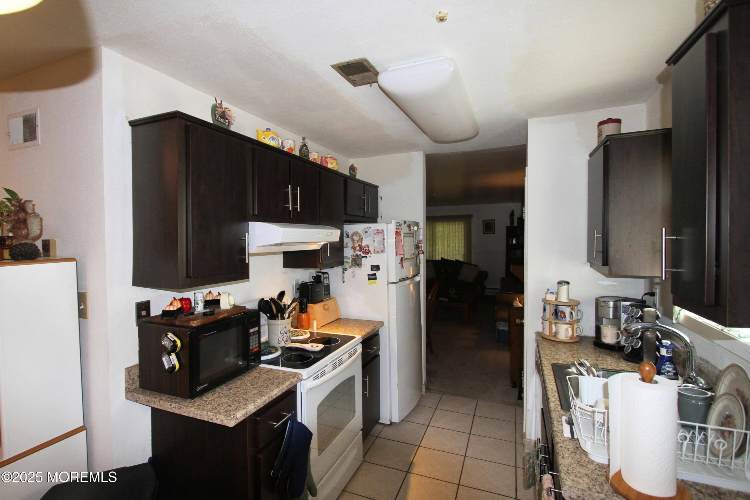 77 Overlook Way #B, Manalapan, New Jersey image 8