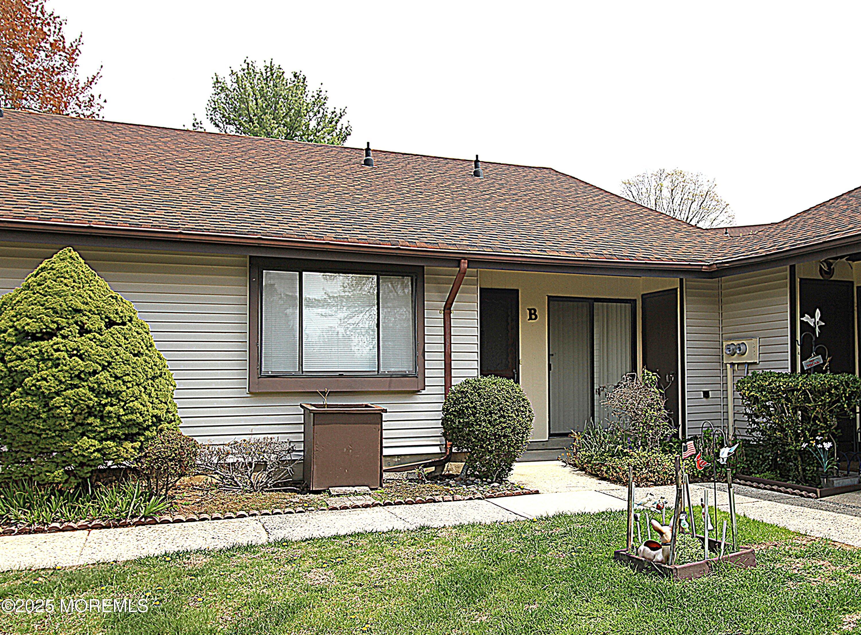 77 Overlook Way #B, Manalapan, New Jersey image 2