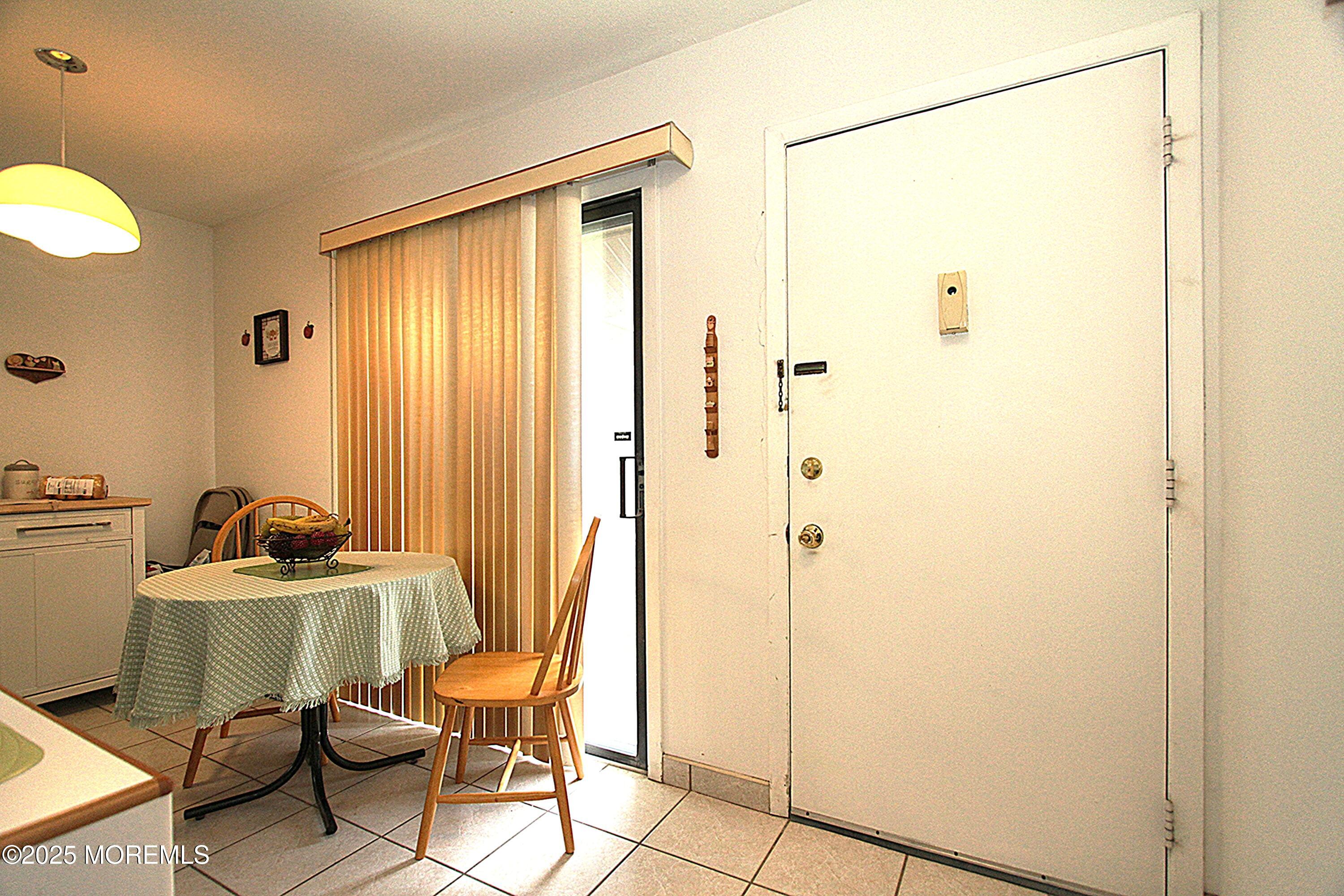 77 Overlook Way #B, Manalapan, New Jersey image 5