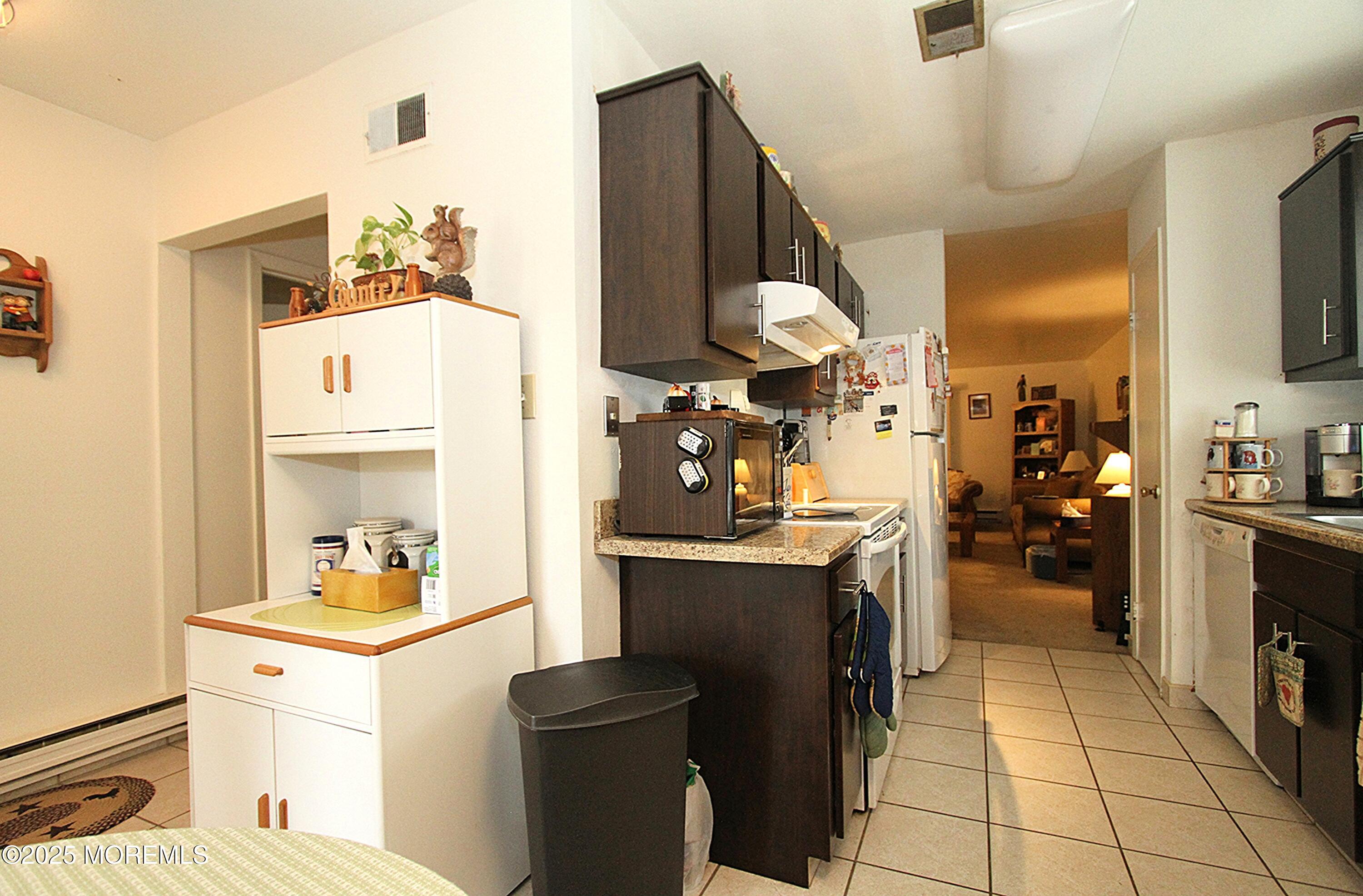 77 Overlook Way #B, Manalapan, New Jersey image 7