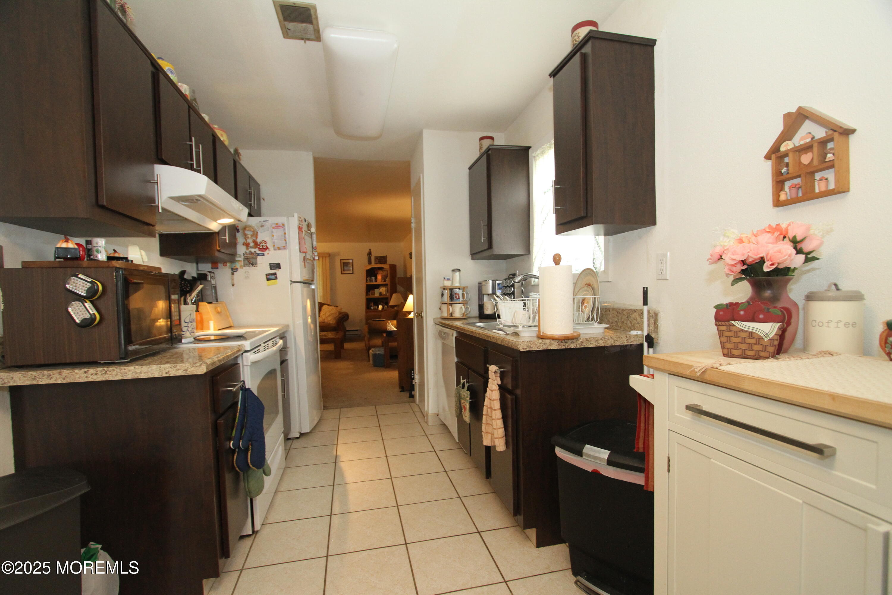 77 Overlook Way #B, Manalapan, New Jersey image 9