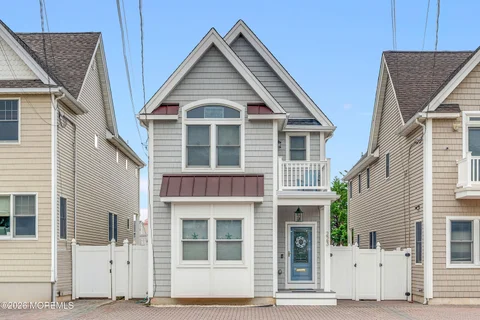 MLS: 22630035