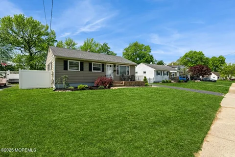 MLS: 22513327