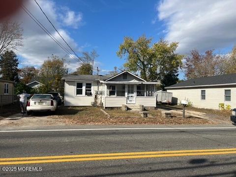 Homes For Sale - 240 Beachwood Boulevard<br/> Beachwood, NJ 08722