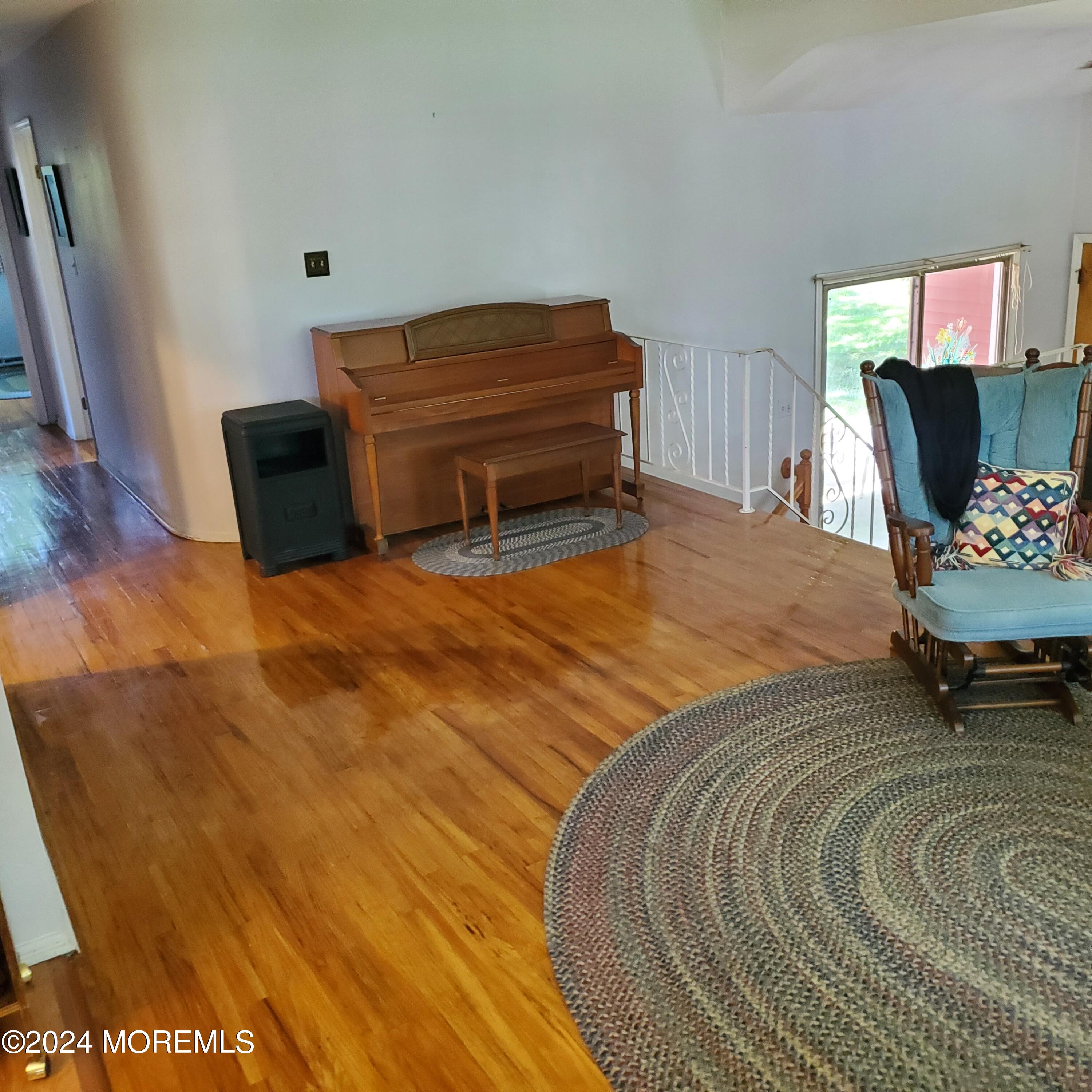 Photo 9 of 34 of 6 Jamestown Road house