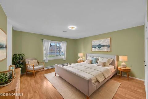 Condo For Sale - 588A Lake Point Drive #100A<br/> Lakewood, NJ 08701