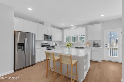 Townhouse For Rent - 73 Driftwood Circle<br/> Oceanport, NJ 07757