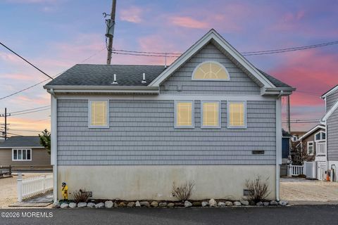 Homes For Sale - 105 W Bayberry Way<br/> Lavallette, NJ 08735