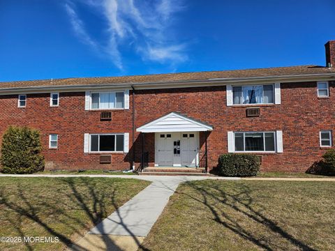 Homes For Sale - 25A Laurel Place<br/> Eatontown, NJ 07724