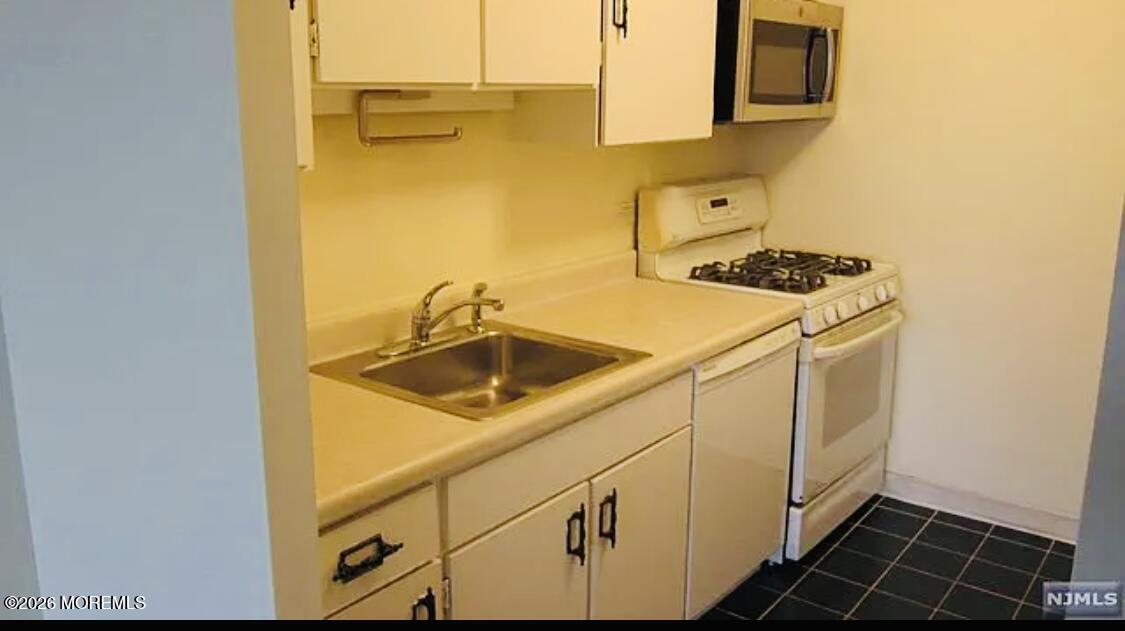 7000 Boulevard E 49I