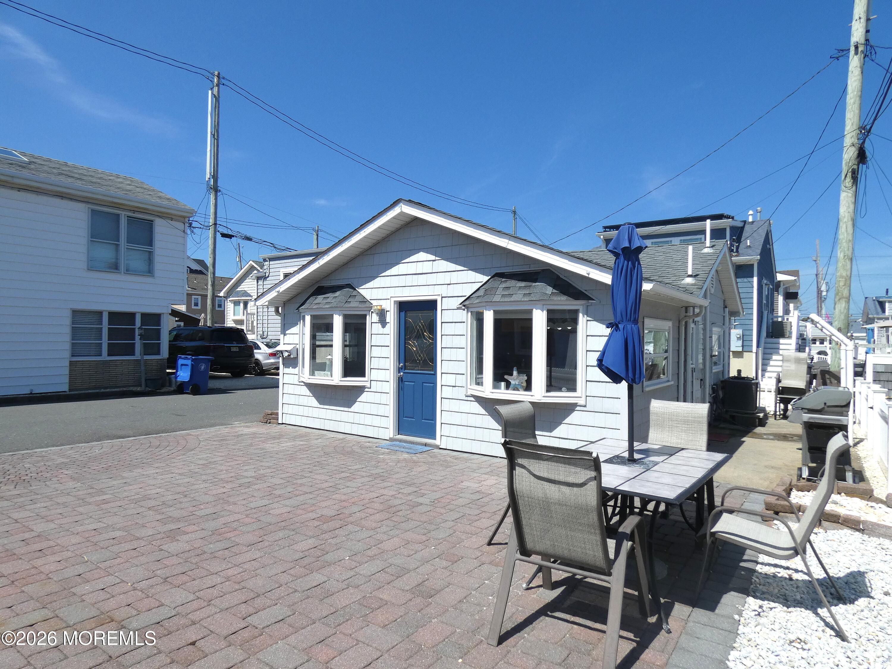24 E Chadwick Way