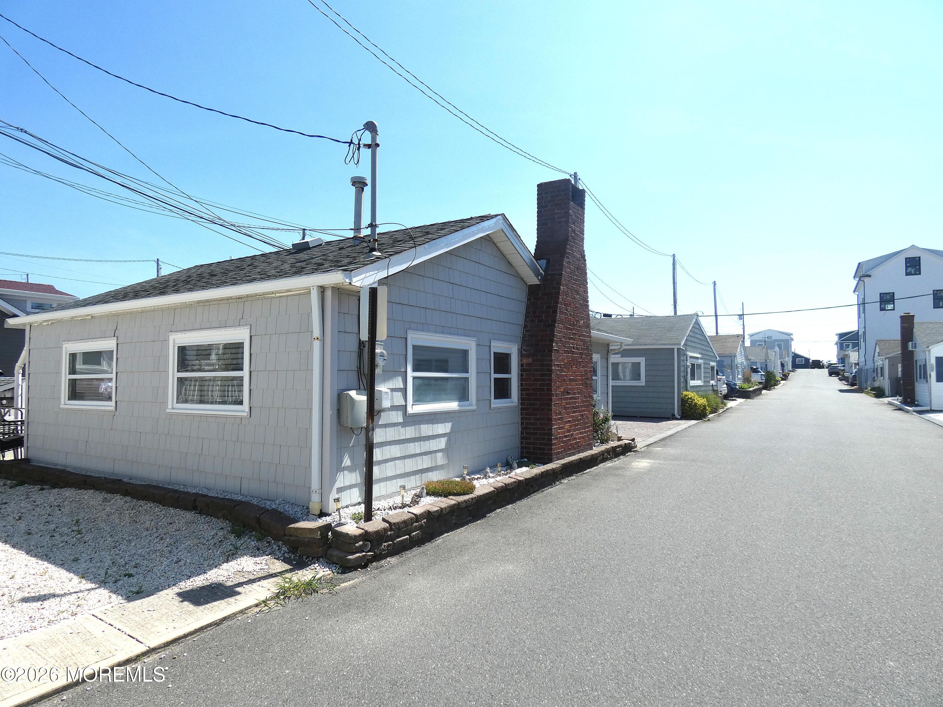 24 E Chadwick Way