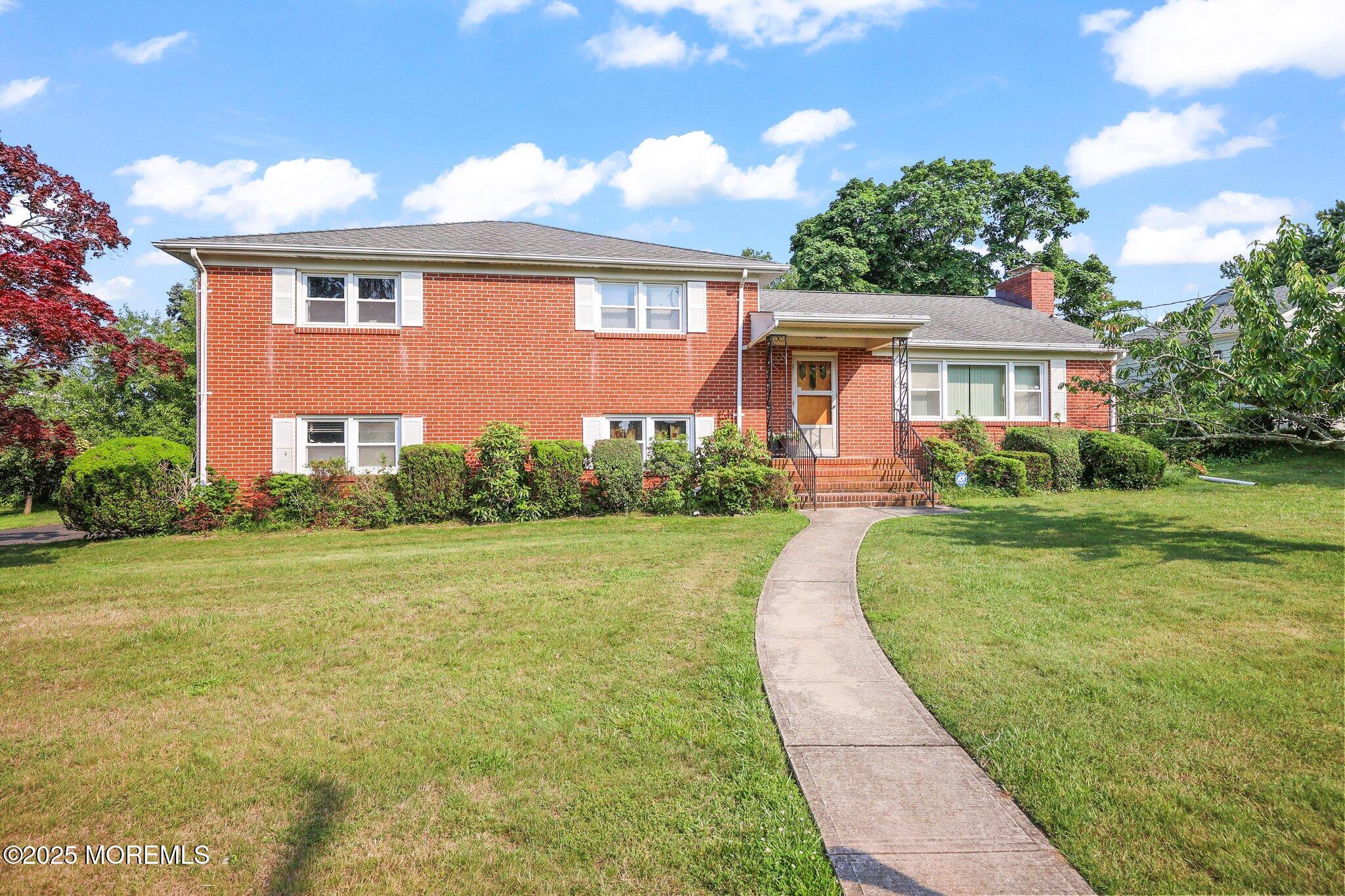 595 Woodgate Avenue