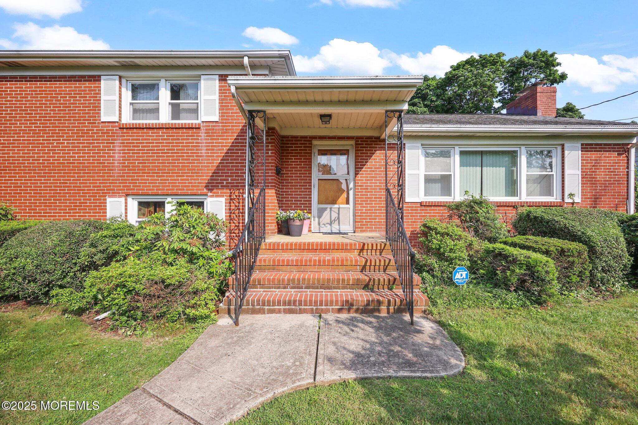 595 Woodgate Avenue