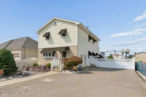 MLS: 22624506