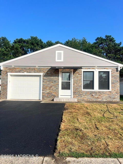 Homes For Sale - 26 Buena Visa Drive<br/> Toms River, NJ 08757