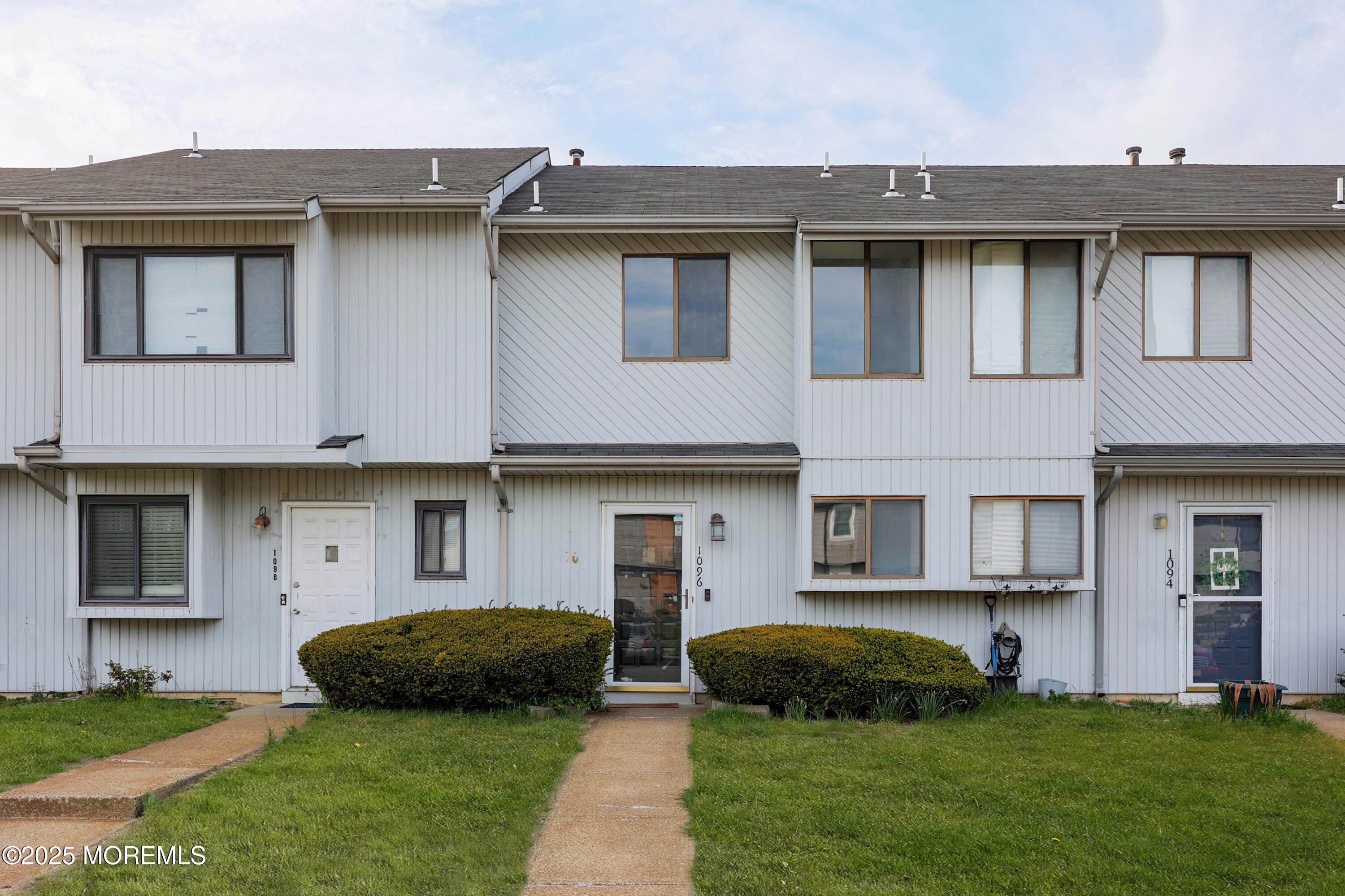 1096 Sawmill Road, Brick, New Jersey image 1
