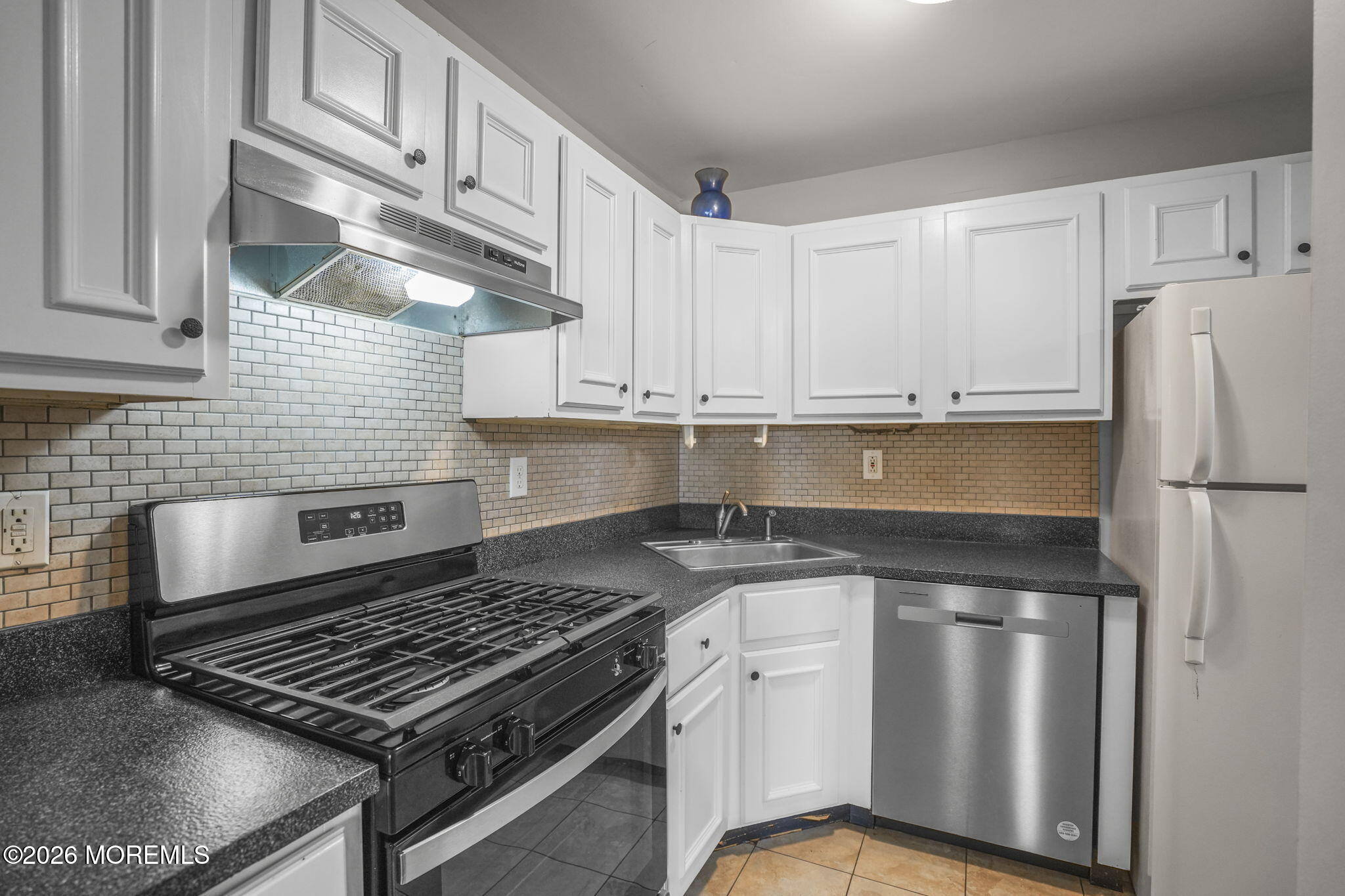1606 Main Street 202