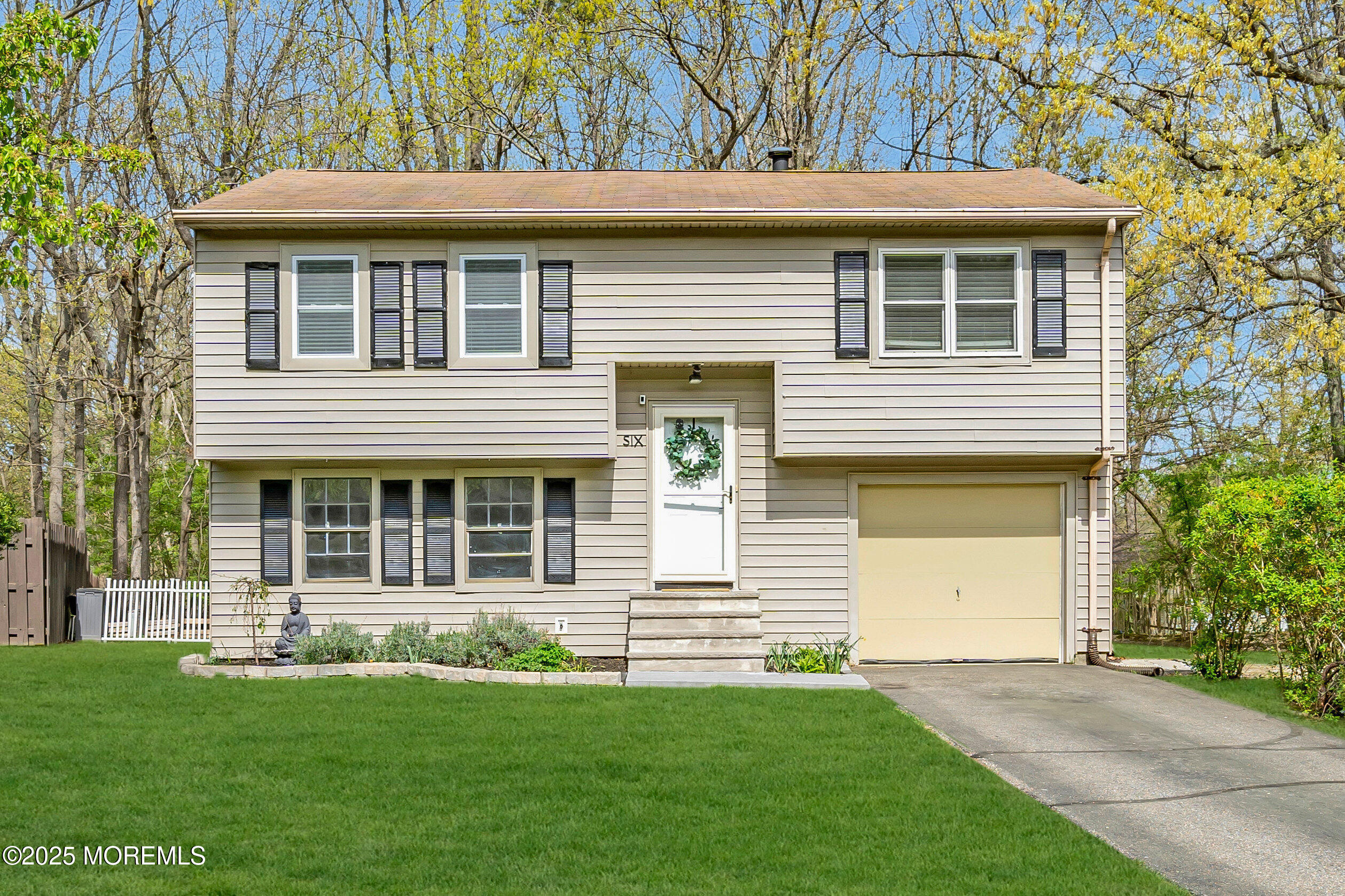 6 Robin Road #1000, Howell, New Jersey image 1