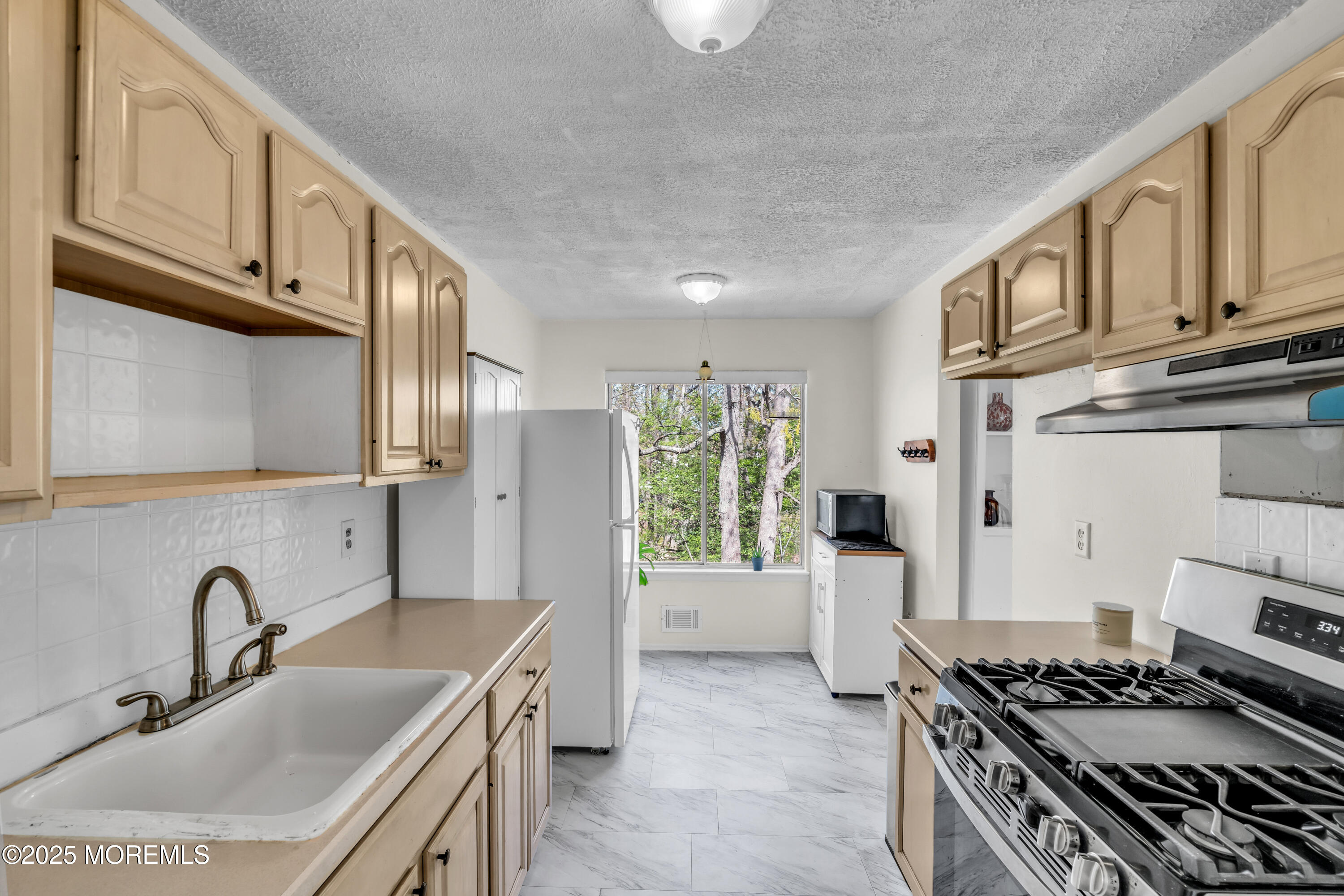 6 Robin Road #1000, Howell, New Jersey image 16