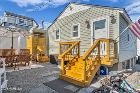MLS: 22622529