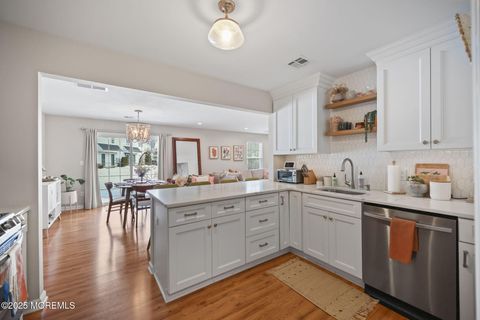 39 Des Moines Court Tinton Falls NJ 07712